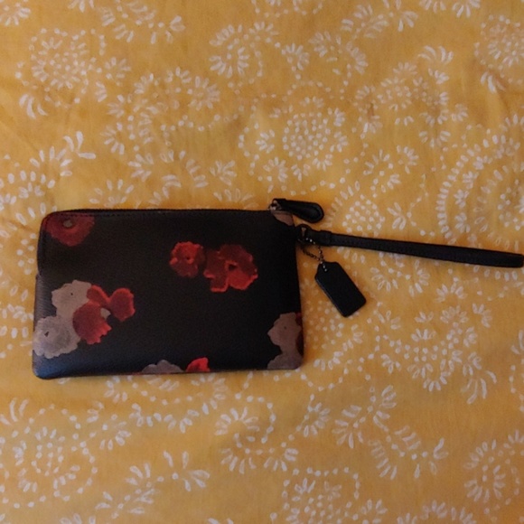 🎉2 for $30🎉COACH Wristlet - Picture 2 of 4